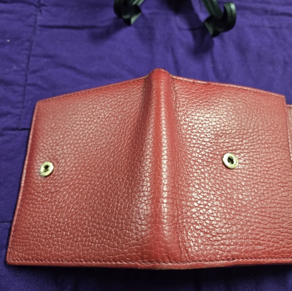 EUC GUCCI RED CALFSKIN LEATHER INTERLOCKING GG COMPACT WALLET - Picture 6 of 11